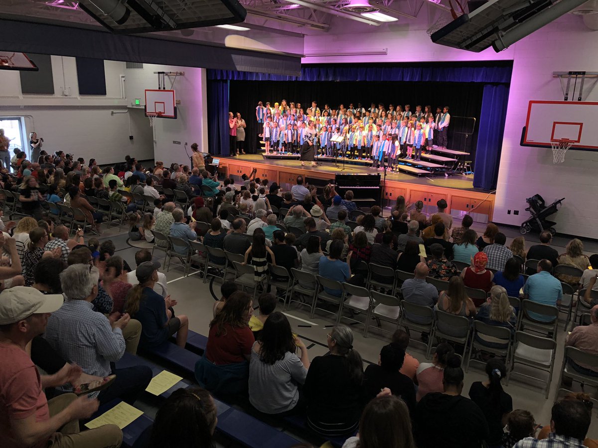 GlobalArtsPlus's tweet photo. The LMAP 3rd/4th Grade Choir performs for a packed house at the LMAP Spring Concert @BryanEBass @MrsKroetsch @SPPS_News https://t.co/Z38HWidxQE