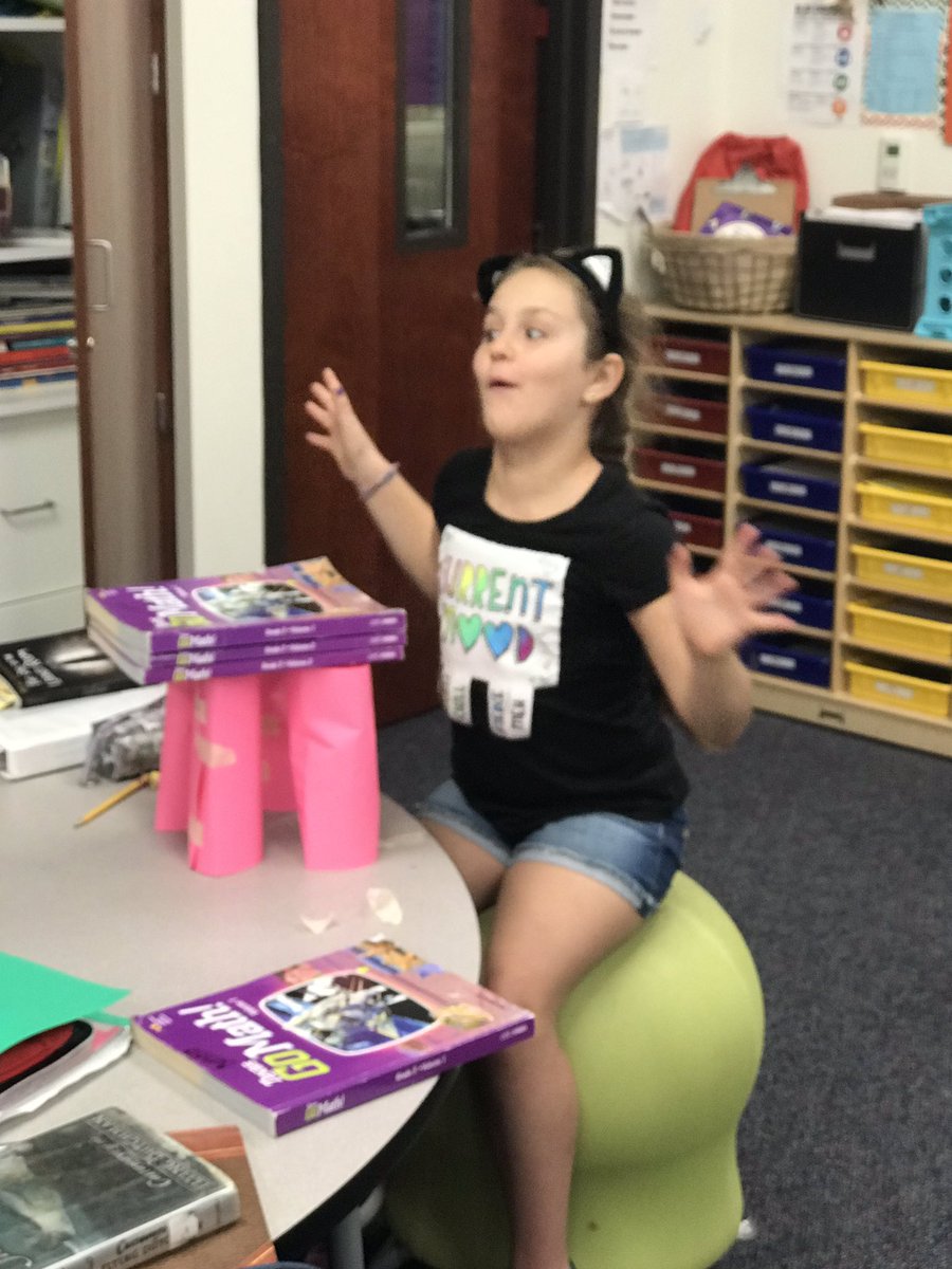 ddenej's tweet photo. How many books can 4 pieces or printer paper support?  You might be surprised! #vcelem https://t.co/Z91NGBDU4S