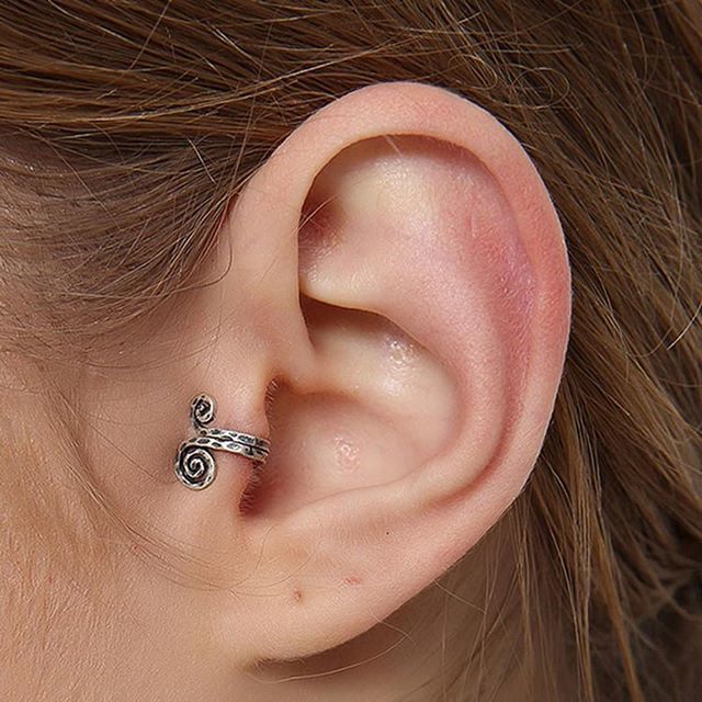 Little Swirl Ear Cuff
🌙FREE World Wide Shipping🌙
 Get it here 👉 bit.ly/2F9nyQ0 
#goth|#gothic|#witch|#witches|#witchy|#witchfashion|#gothfashion|#halloween