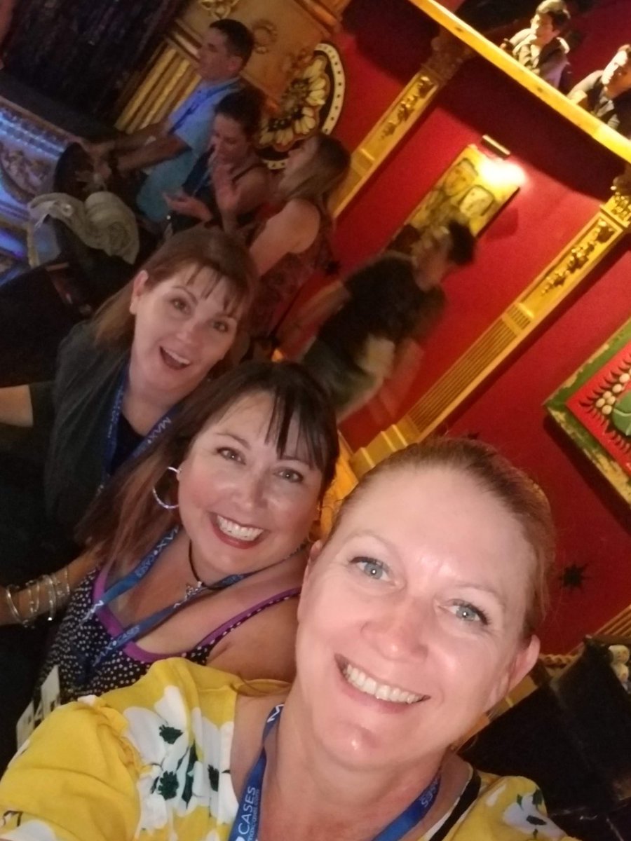 gericoats's tweet photo. Fun #istethrowback with @cathleen_petty and @NowaTechie from #iste18 in chicago :) https://t.co/A98FydQm8x