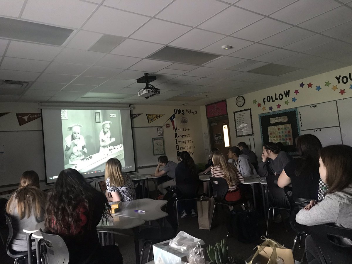 jesovrstrt's tweet photo. Identifying Cause & Effect relationships using I Love Lucy. Guys they were glued to it! So fun to watch them laugh out loud! #bestjobever #UtleyLearns #maketeachingfun https://t.co/vbyoARtitS