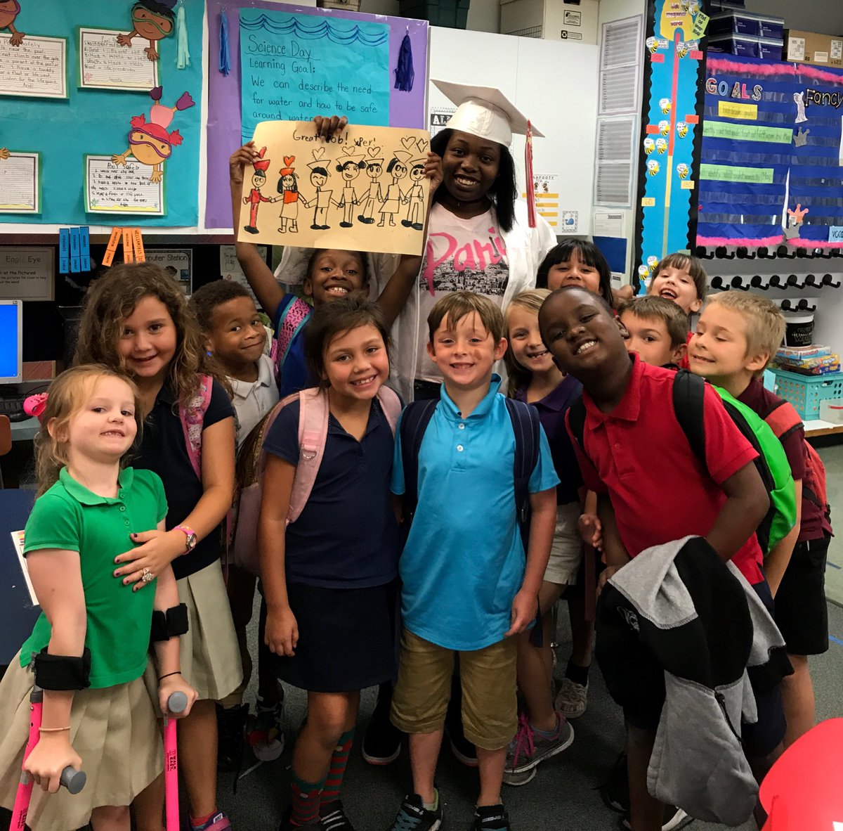 monroeandi100's tweet image. The class was so impressed with our graduates and then we had a personal visit!!!! Total Rock Star!🎓 #classof2019 #CESBuzzing #VBHS