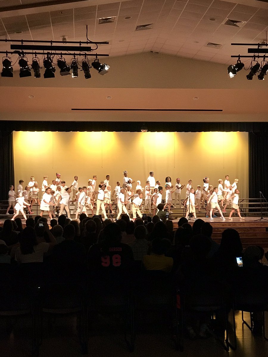 OGPrimarySchool's tweet photo. Our 1st grade students did an amazing job in their annual showcase performance. #proudtobeogp https://t.co/2d1G0EoM0P