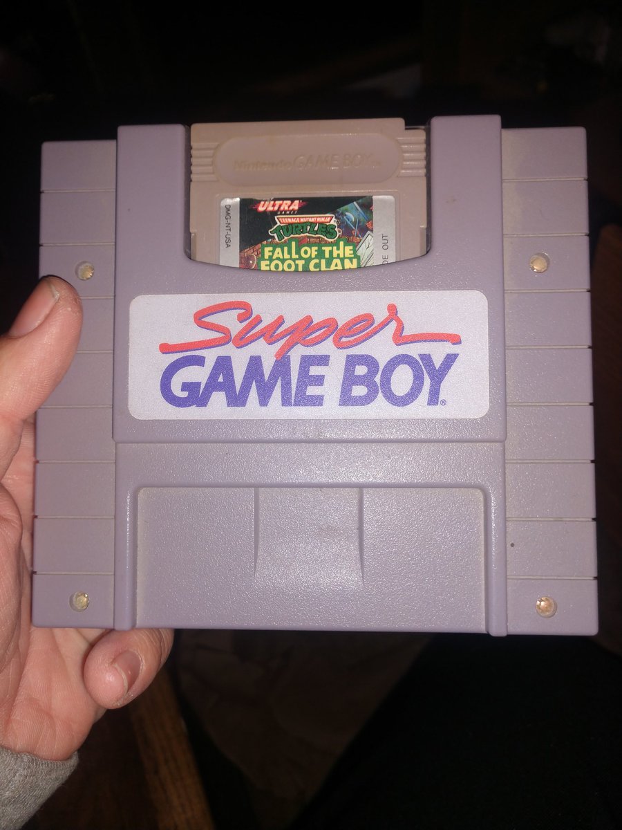 Tasuki3113's tweet photo. @bezerker99 How I play Gameboy games
#Retro4lyfe https://t.co/TgtMFnGI8u