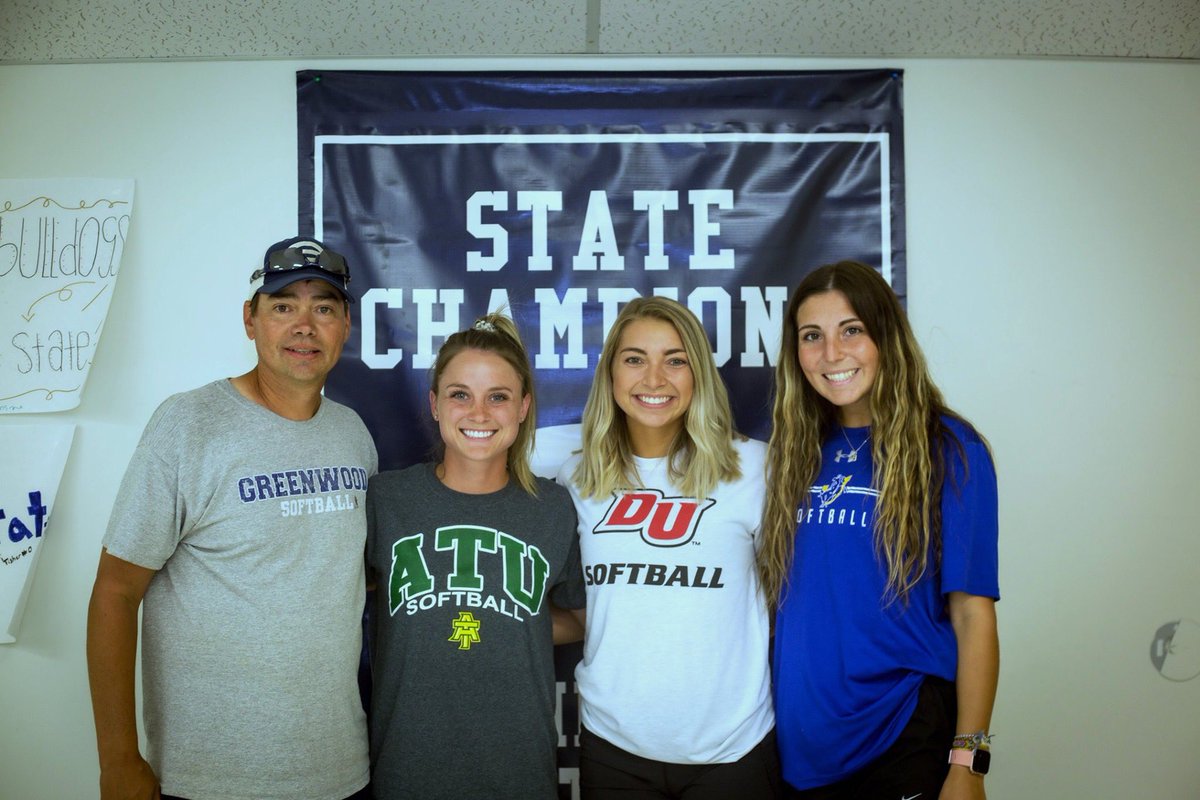 PeggyRoweps's tweet photo. Lady Bulldogs Team Meeting 🥎 #takestate @_gwoodsoftball_ https://t.co/XKQrmBNVsz