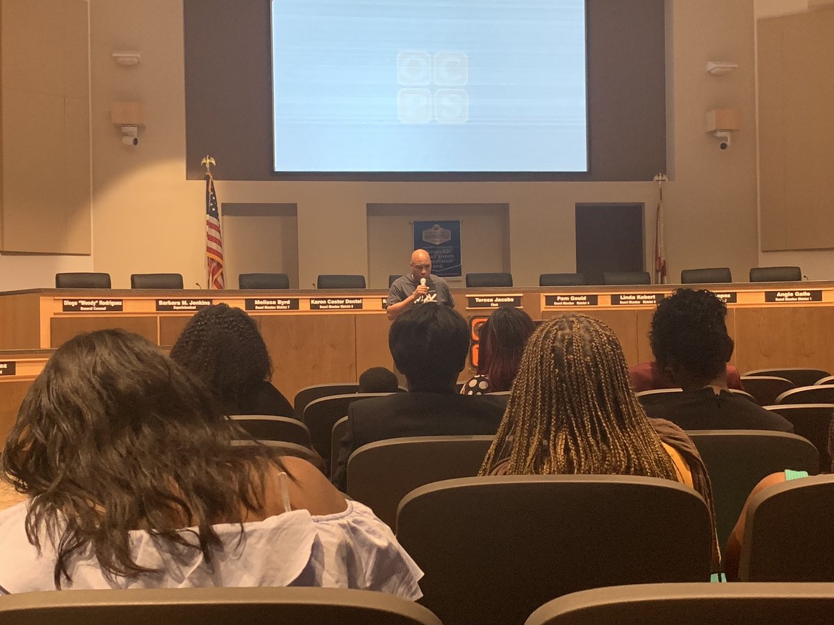 MollierayES's tweet photo. Our very own mentor, Coach Monty speaking at the My Brother’s Keeper End-of-Year Ceremony! We are so appreciative of his efforts at Mollie Ray!  🦁 🏆 https://t.co/iP7SmpJsnA