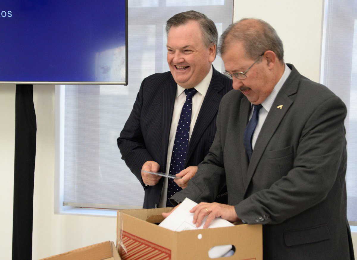 miguelcappiello's tweet image. Esta mañana participamos de la apertura de ofertas de #Generfe, el programa provincial de generación de energías renovables que desarrollará parques solares y eólicos. Vamos hacia un futuro más sustentable de la mano de la diversificación de nuestra matriz energética.♻️🌞