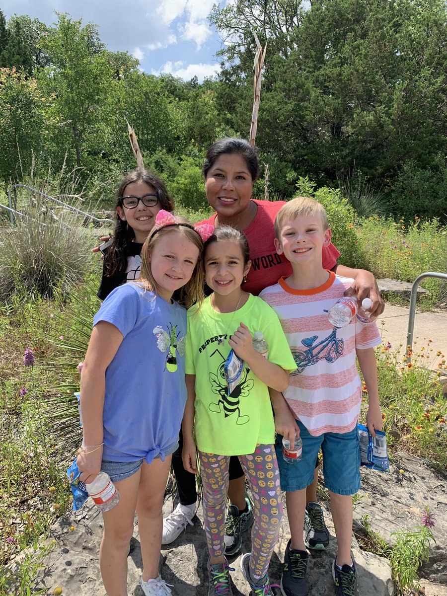 Ginaherrera68's tweet photo. A blast a Frederick wilderness park exploring our lovely community🙏🏼❣️🐝#year5 @JulieMeneses1 @Delia_Soto1 #thisisellison @DeniseAlejos https://t.co/aIuoMqCjqM