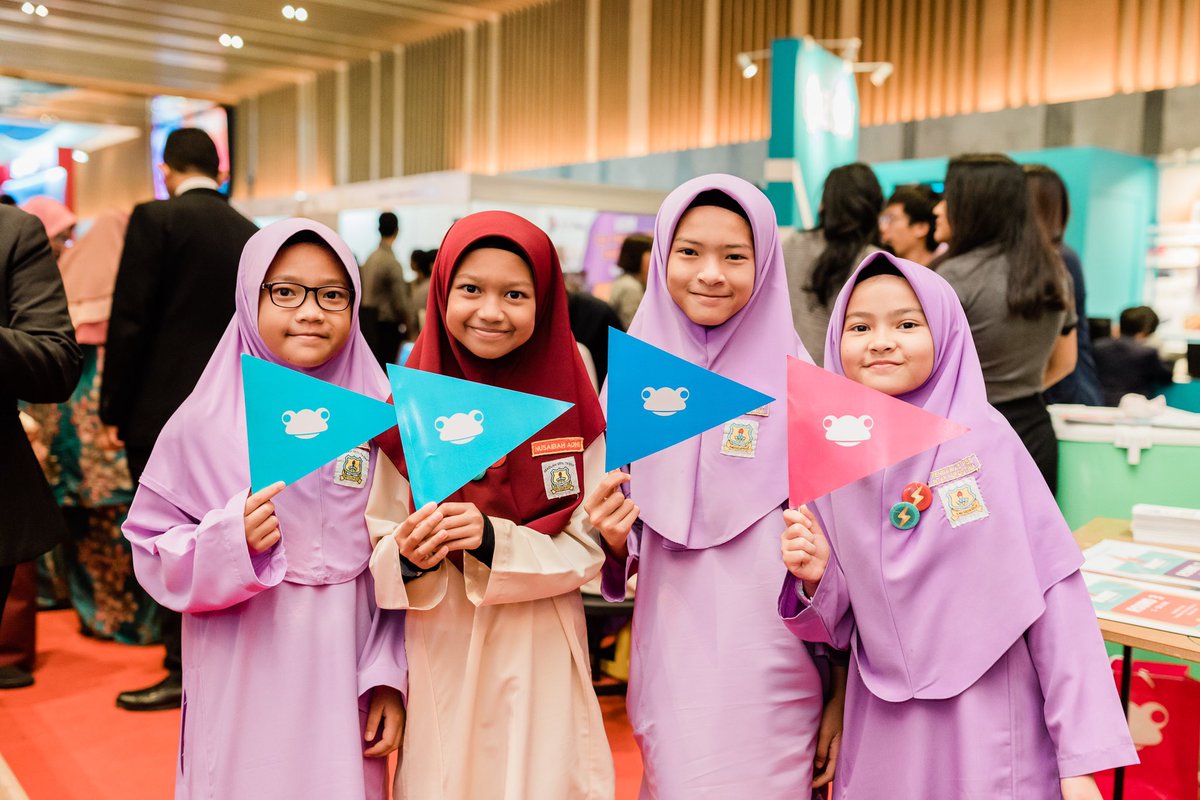 ytlfoundation's tweet photo. We would like to thank all teachers for your selfless sacrifice and dedication in raising up the next generation of leaders and for being part of this Festival. ❤️
⭐️ Selamat Hari Guru from YTL Foundation! 🌟
#frogclassroom https://t.co/1S28dRSNtm