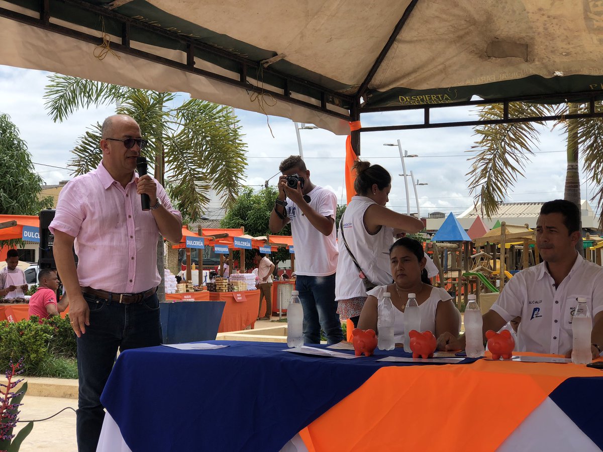 psocialmag's tweet photo. Primera feria Naranja en #LaMojana , iniciativa liderada por @FondoAdaptacion.  En este espacio los pobladores de la region expusieron sus productos a todos pobladores y actores relevantes de la región https://t.co/tNCLQPGY6f