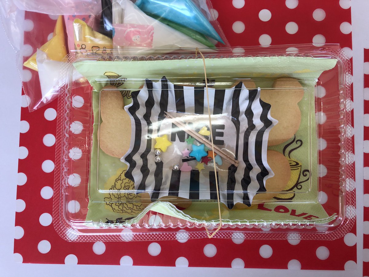 nocca_a's tweet image. 幼稚園参観日☺︎
親子で運動遊びのあと
アイシングクッキー作り♩
かわいこちゃんたくさんできた
💟🐰⭐️🐻🌸

#幼稚園 #参観 #アイシングクッキー