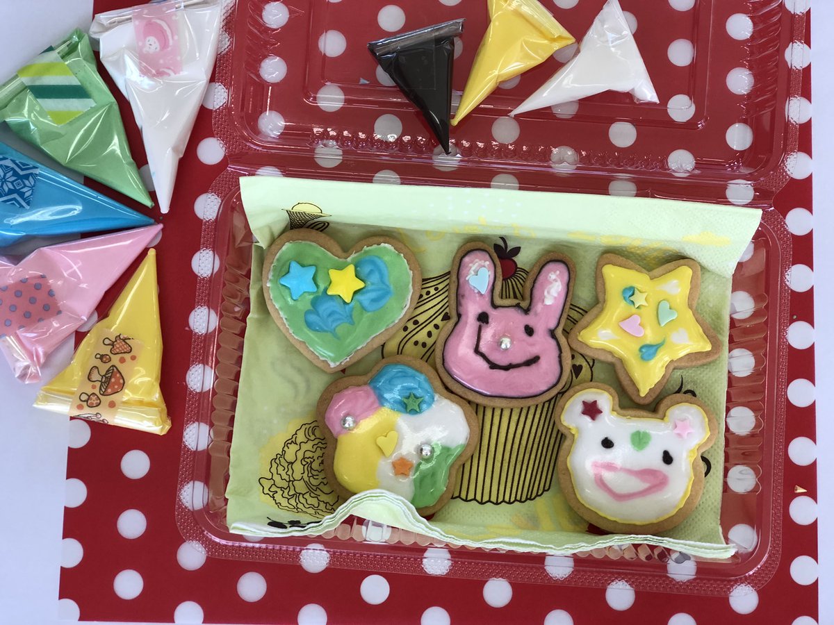 nocca_a's tweet image. 幼稚園参観日☺︎
親子で運動遊びのあと
アイシングクッキー作り♩
かわいこちゃんたくさんできた
💟🐰⭐️🐻🌸

#幼稚園 #参観 #アイシングクッキー