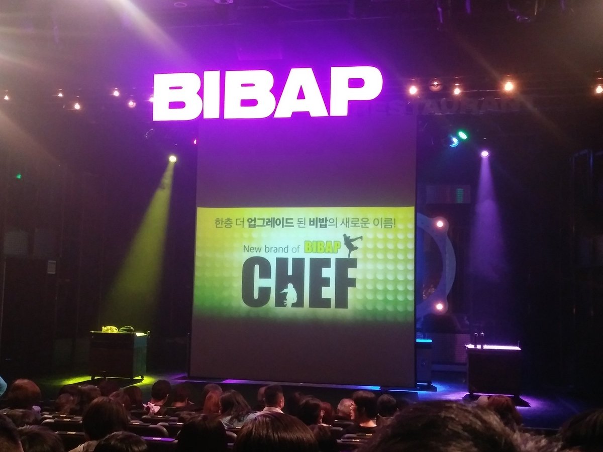 oops1945's tweet image. 남들이 안될거라고 하는 말에
쉽게 포기하지 말라.

내가 처음에 인터넷으로
옷을 팔 거라고 하니 다들 웃었다.
누가 입어보지도 않고 옷을 사느냐고.

두려워말라.
자기가 가는 길이 곧 길이 된다. 

- '스타일난다' 대표, 김소희 -