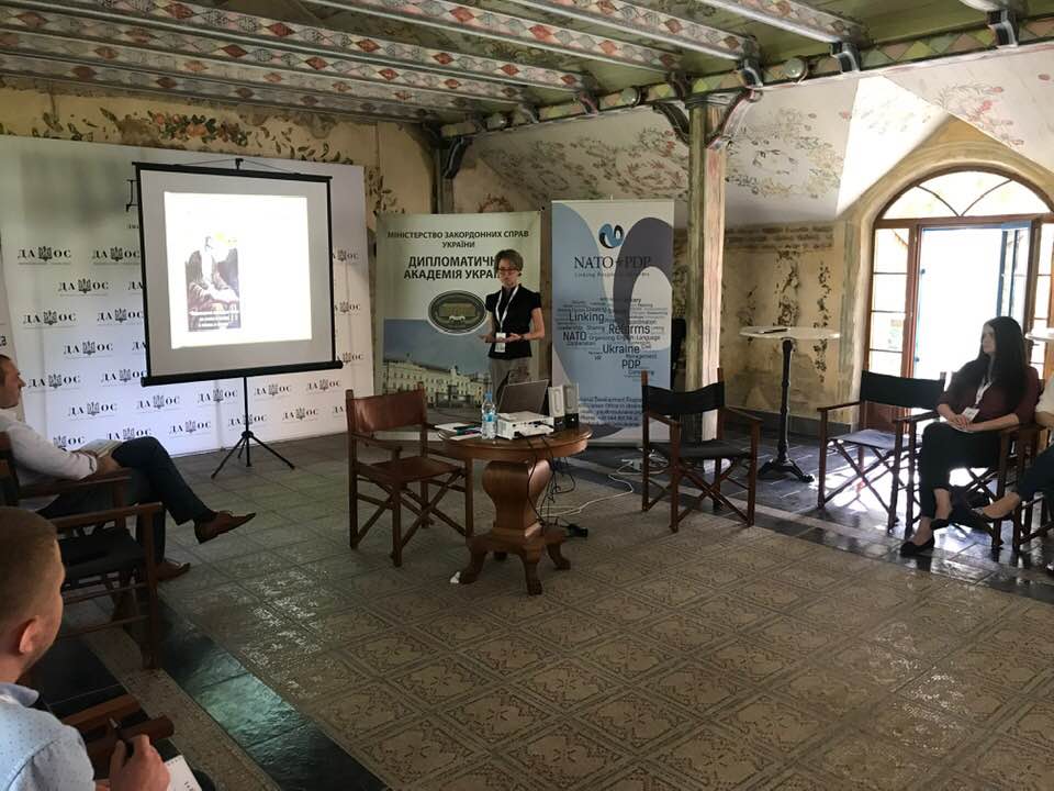 DipAcademyUA's tweet photo. #DAOS_3 Day6⃣. Translation and/or interpretation morning with Dr. #YevgeniyaGaber, best of the best specialist on this matter, chief of the #DAU Odessa office. Later on simulation game with Dr. Hanna Shelest @UA_Analytica. https://t.co/WRTuEScN0h