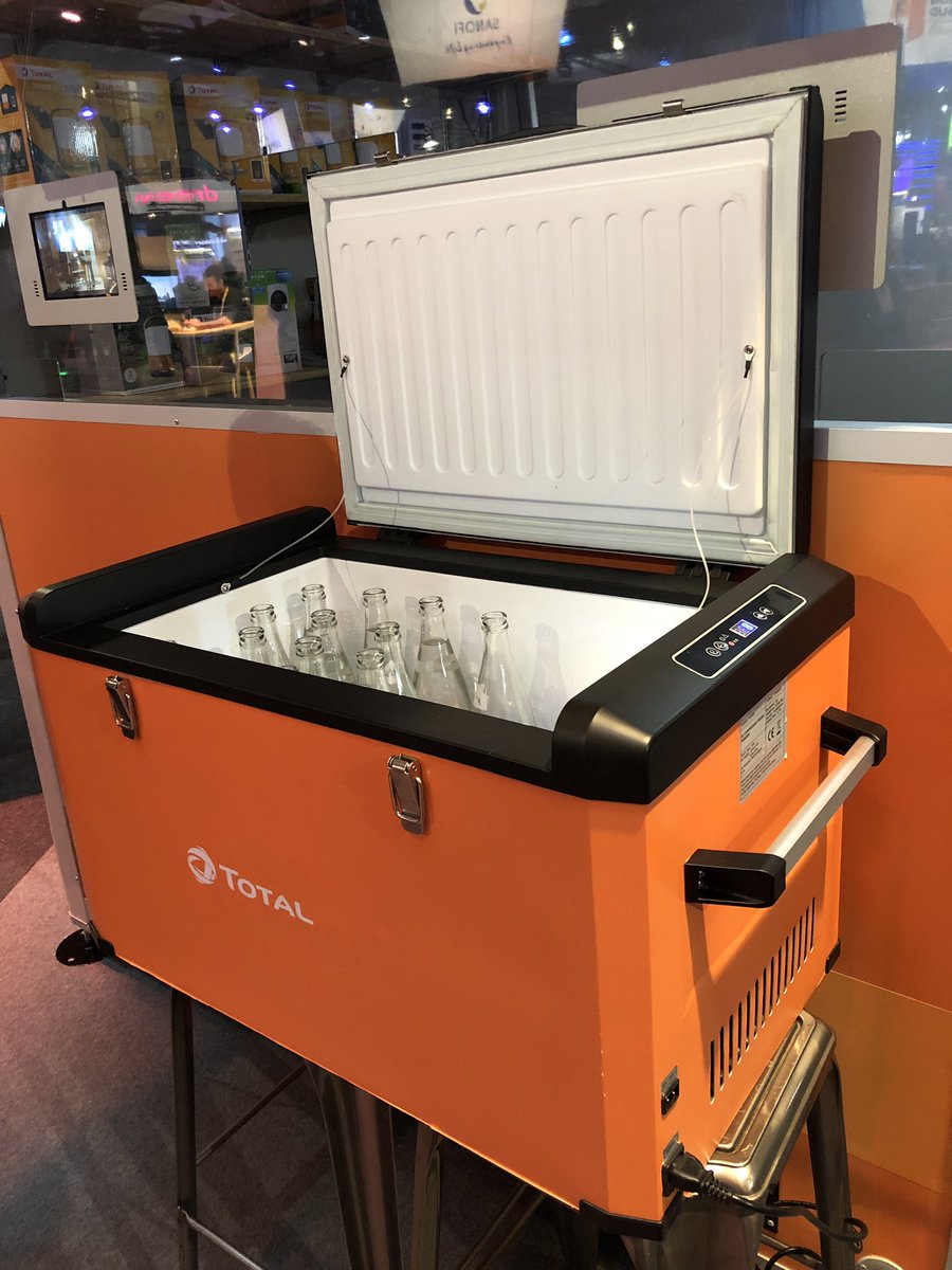 jpnaquet's tweet photo. En direct de #VivaTech2019 Un bel exemple pour développer le commerce de proximité en Afrique #kiosquesolaire @total https://t.co/KkGMcNYkYu