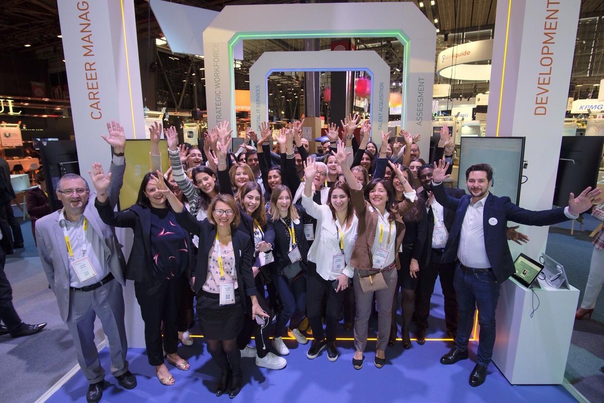 ManpowerFrance's tweet photo. #VivaTech, Jour 2 : c'est parti 🚀
Nos équipes déjà mobilisées sur notre Lab @ManpowerGroupFR au cœur de l'#innovation #RH à @VivaTech, prêtes à accueillir nos visiteurs attendus nombreux toute la journée ! #FutureofWork #HRevolution https://t.co/JISVc2ODoU