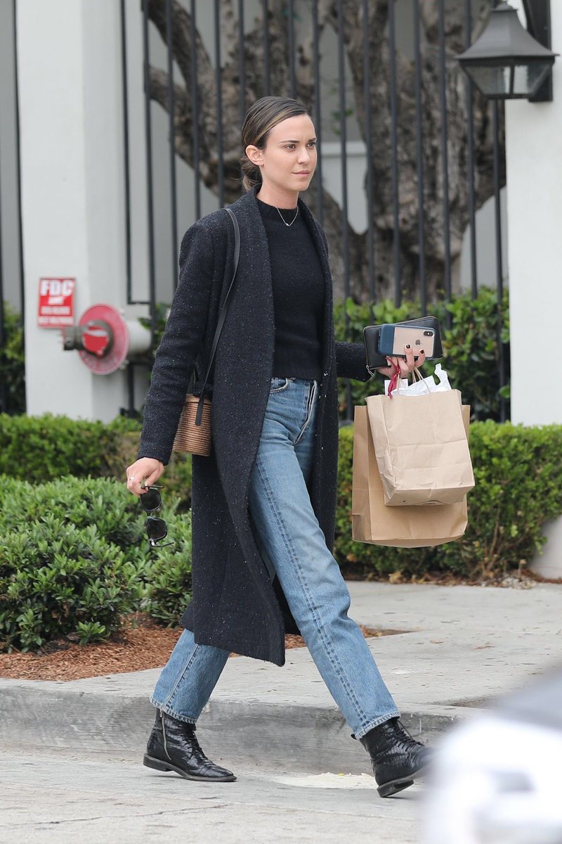 OdetteNews's tweet photo. Odette spotted in BH after brunch. https://t.co/AqbVA2ezfE
