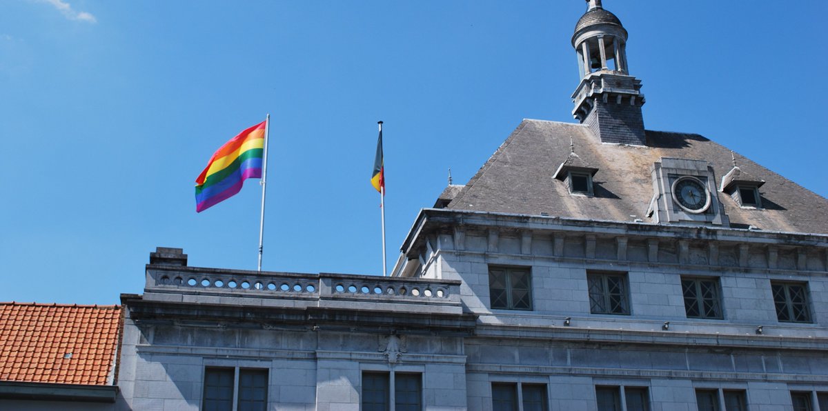 Zoals elk jaar wappert vandaag opnieuw de #regenboogvlag aan het #stadhuis #IDAHOT #IDAHOT2019 #Ronse #stadvooriedereen #dagtegenhomofobie