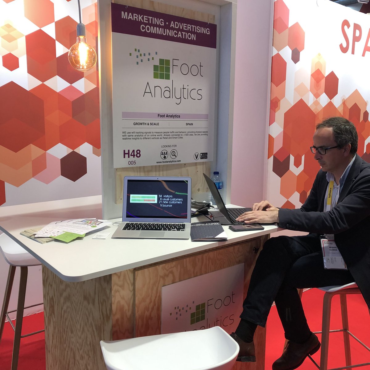 footanalytics's tweet image. 📣call for all #VivaTech2019 retailers assistants! @footanalytics will be putching on Pitch Zone 3 at 09:00AM presenting how we empower retailers to face omnichannel reality, getting #instoreanalytics #customerbehaviour insights and more!