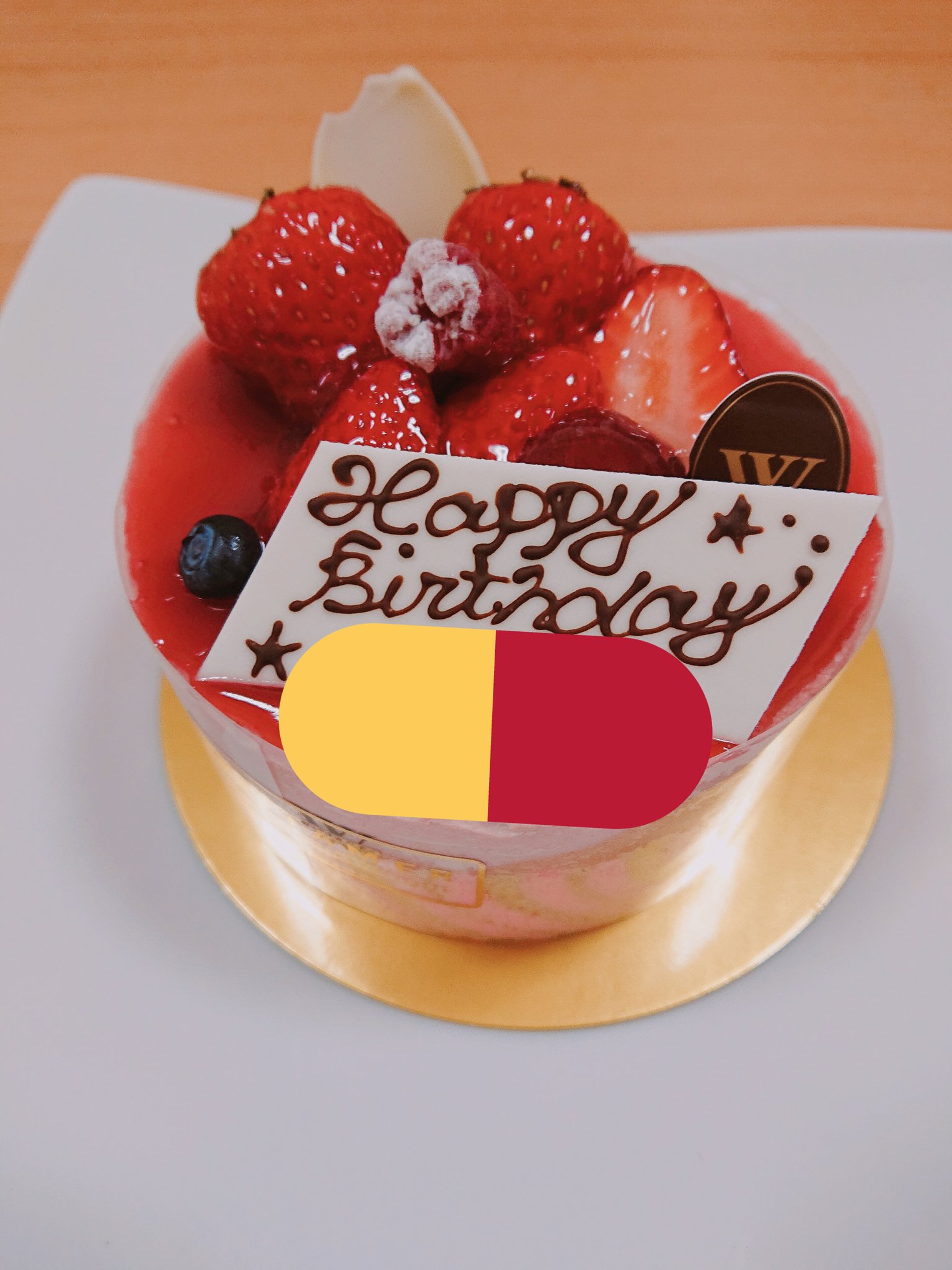 とうこ 家の人が誕生日だからヴィタメールのケーキ買った めっちゃ良いにおいする T Co Sagafm5yqm Twitter