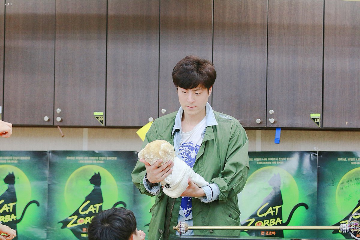 _min____'s tweet photo. 150402 뮤지컬 조르바 시연회
조르바-김순택 https://t.co/EolYpqBeLt