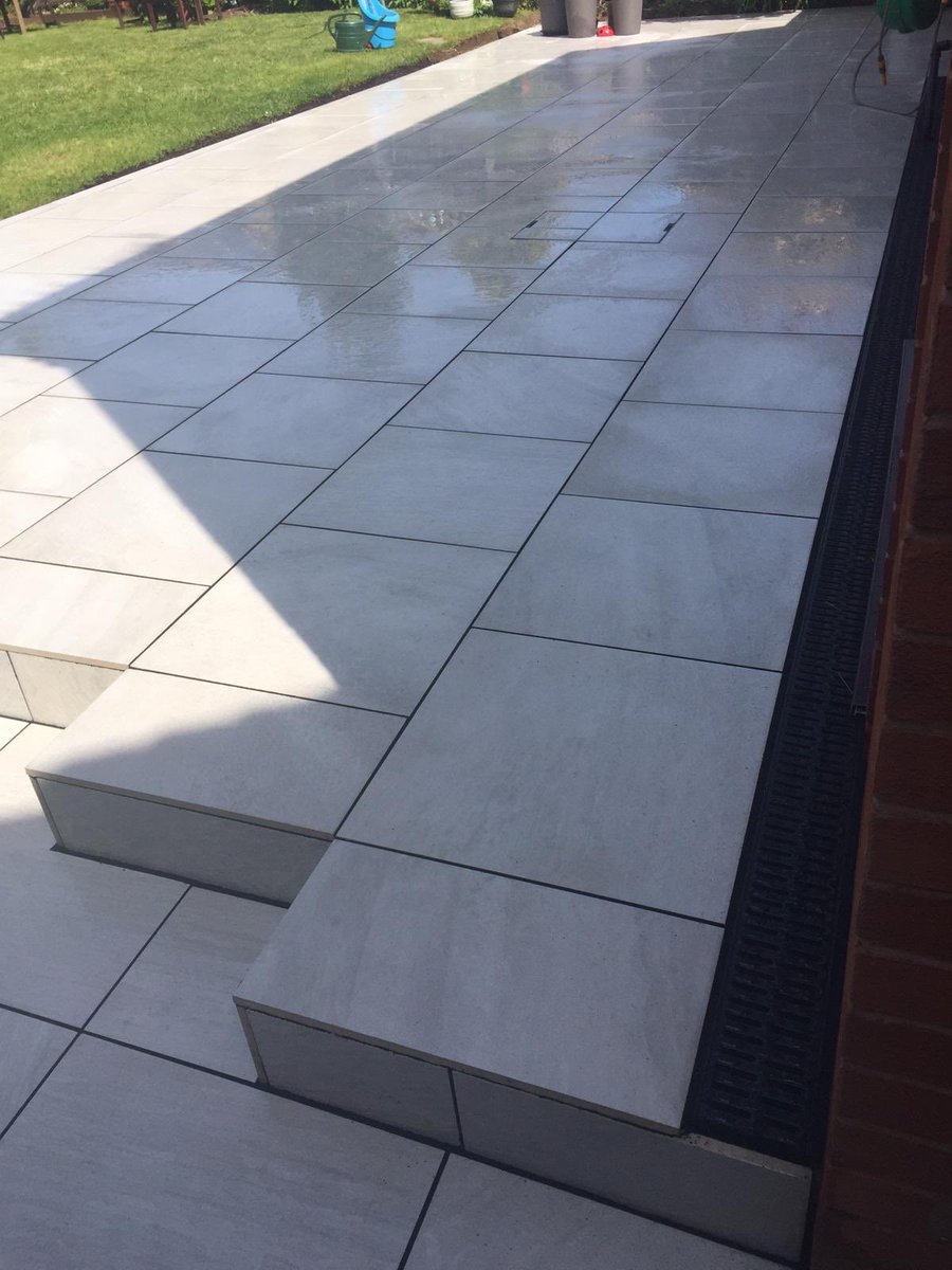 LtdEvergreen's tweet image. Anno Avario was the paving we installed to this property for a different look. It definitely lightens up the garden. Non stain porcelain.
#talasey #landscaping #patio #evergreenlandscapes #sydenhams #pavetuff #rownhams #porcelain #southampton #newforest