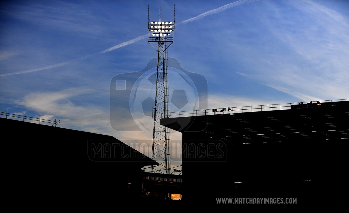 markeginge's tweet photo. After standing for 57 years the iconic #FrattonPark flood lights are used for the last time against #Sunderland #Fratton hosted the 1st competitive #FA league 1 match on 22nd February 1956 against #Newcastle #AwayDays #Portsmouth #Pompey #OldGrounds #football https://t.co/hLlW0cxrgW