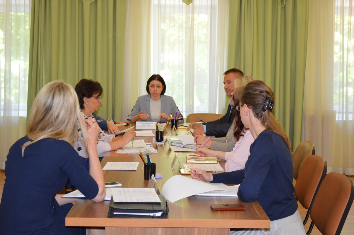 16 мая в администрации г.о. #Тейково под руководством директора Департамента экономического развития и торговли Л. Бадак состоялось совещание по вопросу развития инвестиционных проектов.Г.о. #Тейково представляла заместитель главы администрации Т. Хливная <a href="/Xlivnay/">Татьяна Хливная</a>