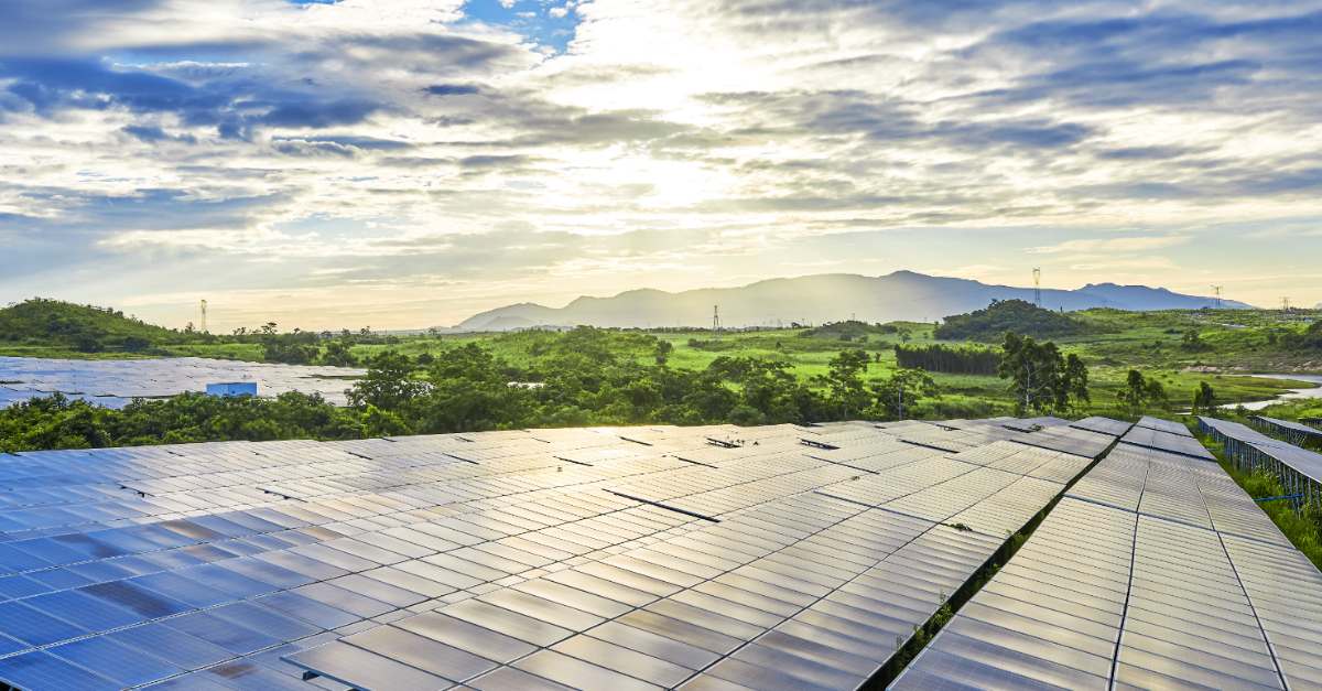 IRENA's tweet photo. This month, Ministers from over 25 countries will gather in #Vancouver to accelerate progress towards a clean energy future, at #CEMMI2019 — @IRENA will be there helping to drive the #energytransition further w/ #renewables https://t.co/qSYIMmLJJG https://t.co/JmbNhDiBTt