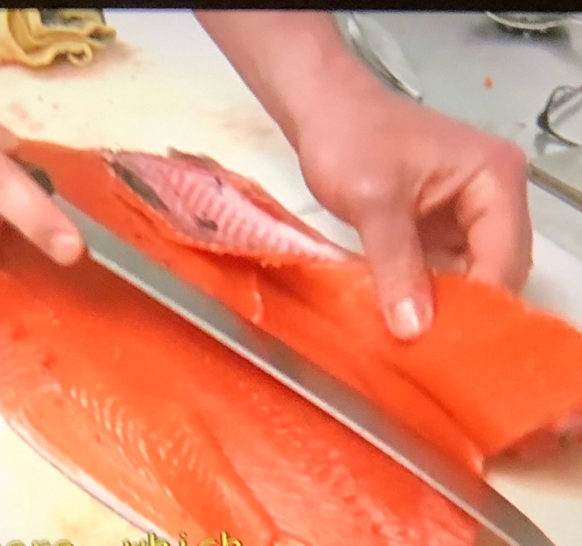 AlaskaJewel34's tweet image. Ouch! 🤷🏻‍♀️Poor fish was massacred by the dude! Learn how to #properlyfillet a fish!! 😂 #FirstSalmon #Fishtime