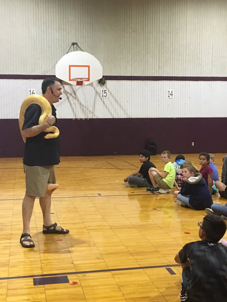 smesbulldogs's tweet photo. Thank you 6th Day Creatures for a wonderful show! πΎπ’π #6thdaycreatures https://t.co/rUcZIximVb