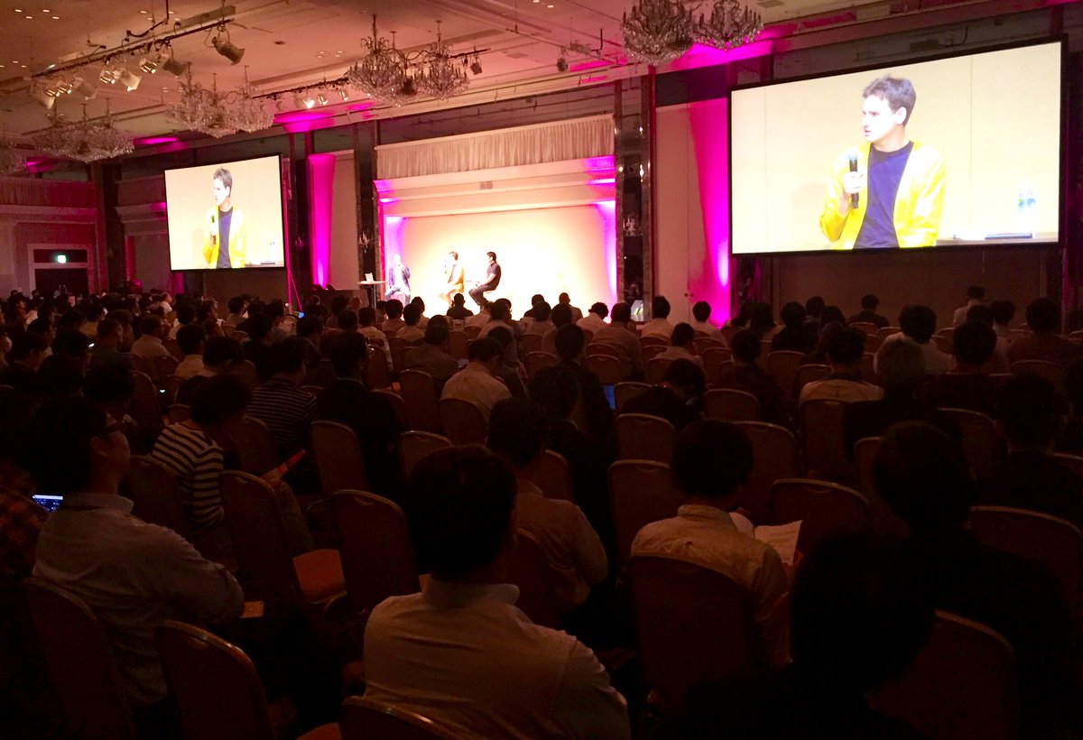 GeraldVenzl's tweet image. Full house and an amazing panel discussion at the #OracleCode Japan keynote #GroundbreakersTour