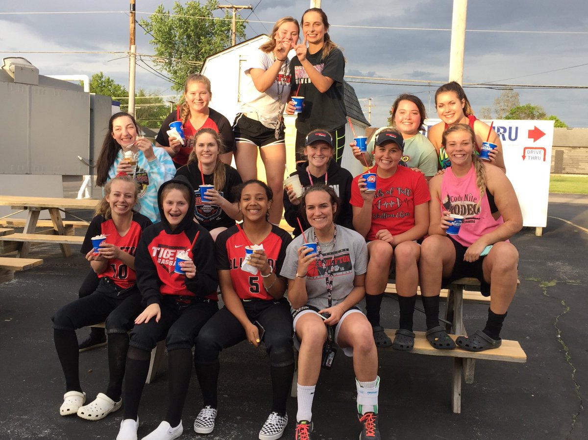 _BHS_Softball's tweet photo. A BIG win over @JayCoPatriots tonight calls for ice cream! Tigers had 14 hits, including 3 home runs!#riskeverything #fearnothing https://t.co/kdmb1EY72e