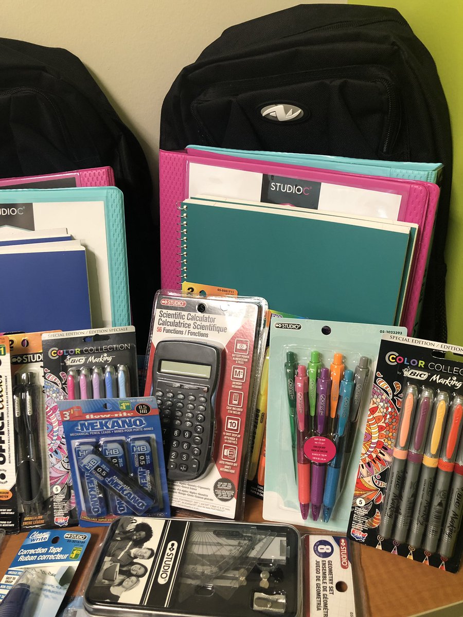 Zainab_TD's tweet photo. TD never fails to support its community when in need. Honored to represent woodbine 262, once again for another good cause ๐๐. #ProudTD #TDFam #schoolBagProject #TDUptown @JagDhaliwal_TD @NHenriques_TD @TD_Canada https://t.co/QGNdFYpbw7