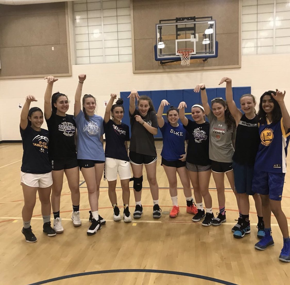 PVThunder_'s tweet photo. Special thanks to @Dgreene11 at GreeneLightShooting for coming out and working with our 14/15U team tonight!! 🏀🔥 #Shooters #girlsbasketball #ShootingClinic #SkillDevelopment https://t.co/HldxehWrof