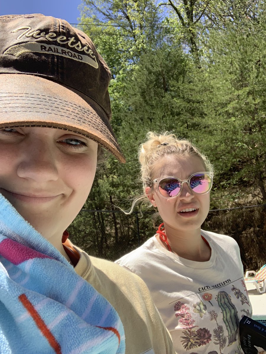 katemsink's tweet photo. hey @KeelyStempien, I miss you and appreciate you. love you. ur the best! https://t.co/LYiiwfgz4g