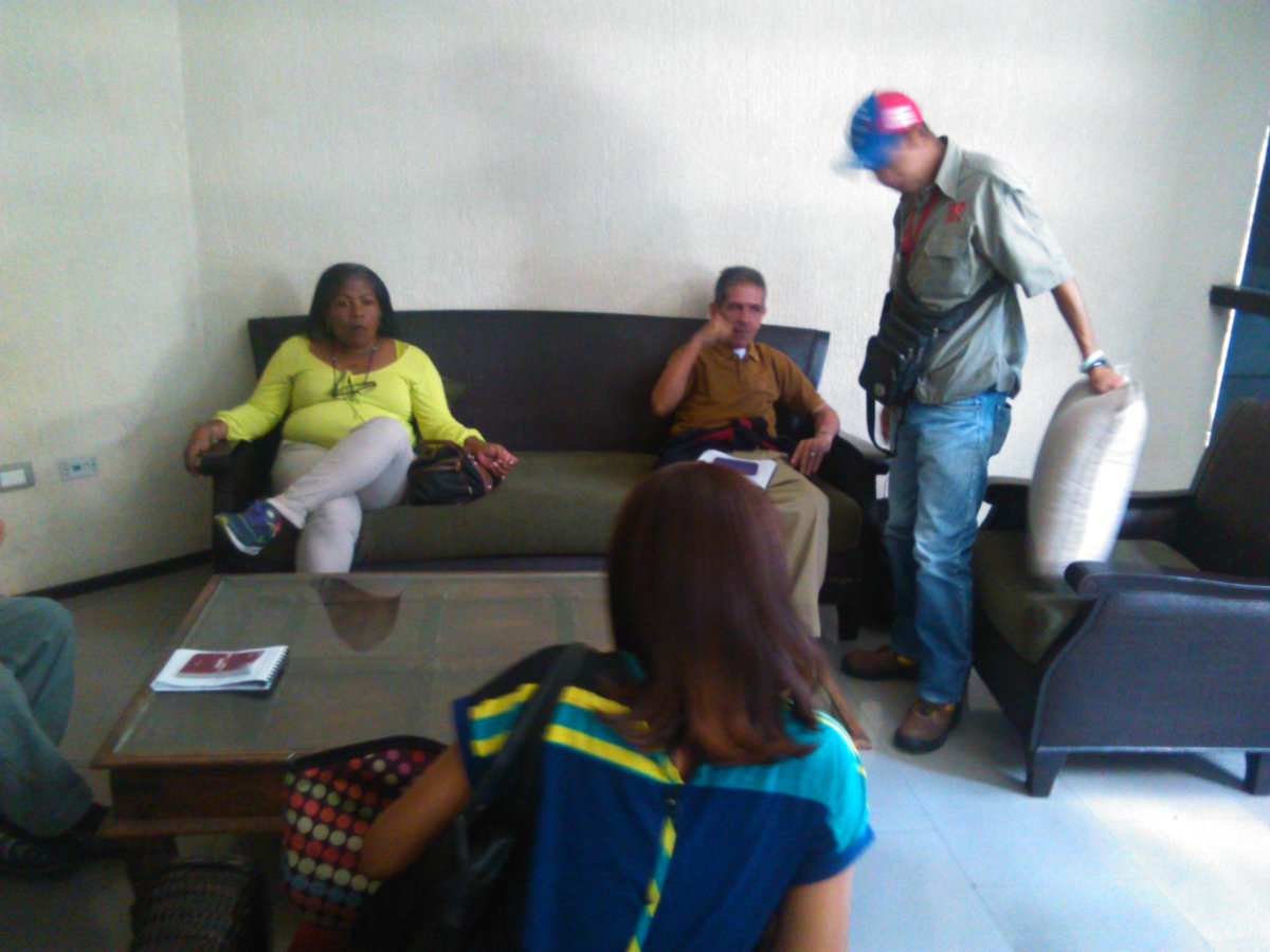 FACSTT's tweet photo. Hoy encuentro entre #EjércitoProductivoObrero y #FACSTT como Movimientos Sociales de La Clase Obrera !Juntos Por La Patria! #DialogoPorVenezuelaEnZK @LaZurdaDeChavez @GuerrillaObr https://t.co/1Mqbj9KjBL