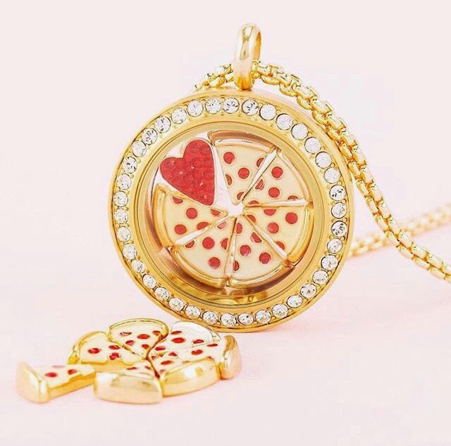 #pizzacity #portorangelocketlady  come see me at pizza city port orange tomorrow 4-7pm rlockets.origamiowl.com