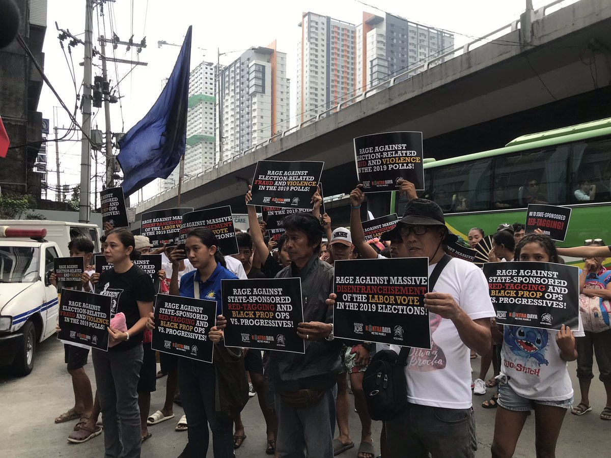 tudlaprod's tweet photo. NGAYON | Ikinasa ang isang kilos protesta sa harap ng DILG hinggil sa dayaan sa nakalipas na eleksiyon. #PHElection2019 https://t.co/pj4xpsDj0U