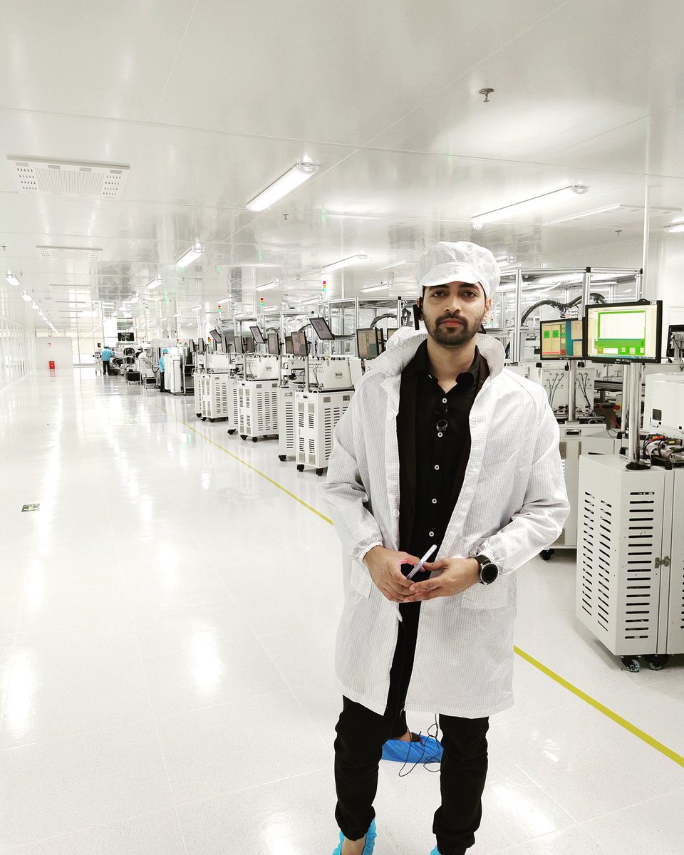 AmreliaRuhez's tweet photo. Hamne bhi Topi Pehen Li....OPPO Realme Factory Tour... Video Coming Soon..#oppofactorytour #Realme #Oppo #realmefactory https://t.co/ItLXF1Gqvh