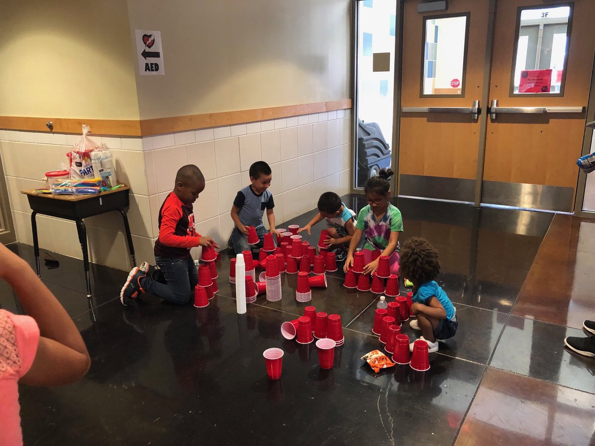 DorrellConnie's tweet photo. STEM Night! Fun in Kindergarten! #Proud2bace https://t.co/RUw8YsYi9j