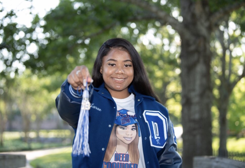 DejAmbition's tweet photo. a bitter sweet moment for me tomorrow is my LAST DAY of Highschool ! Throughout the past 4 years Iโve not only changed physically , but mentally & emotionally ! Iโve grown to be a Beautiful young lady who has so much growth , success & blessing in my future โ ๐
#DhsGraduate https://t.co/FAuRZsUzRY