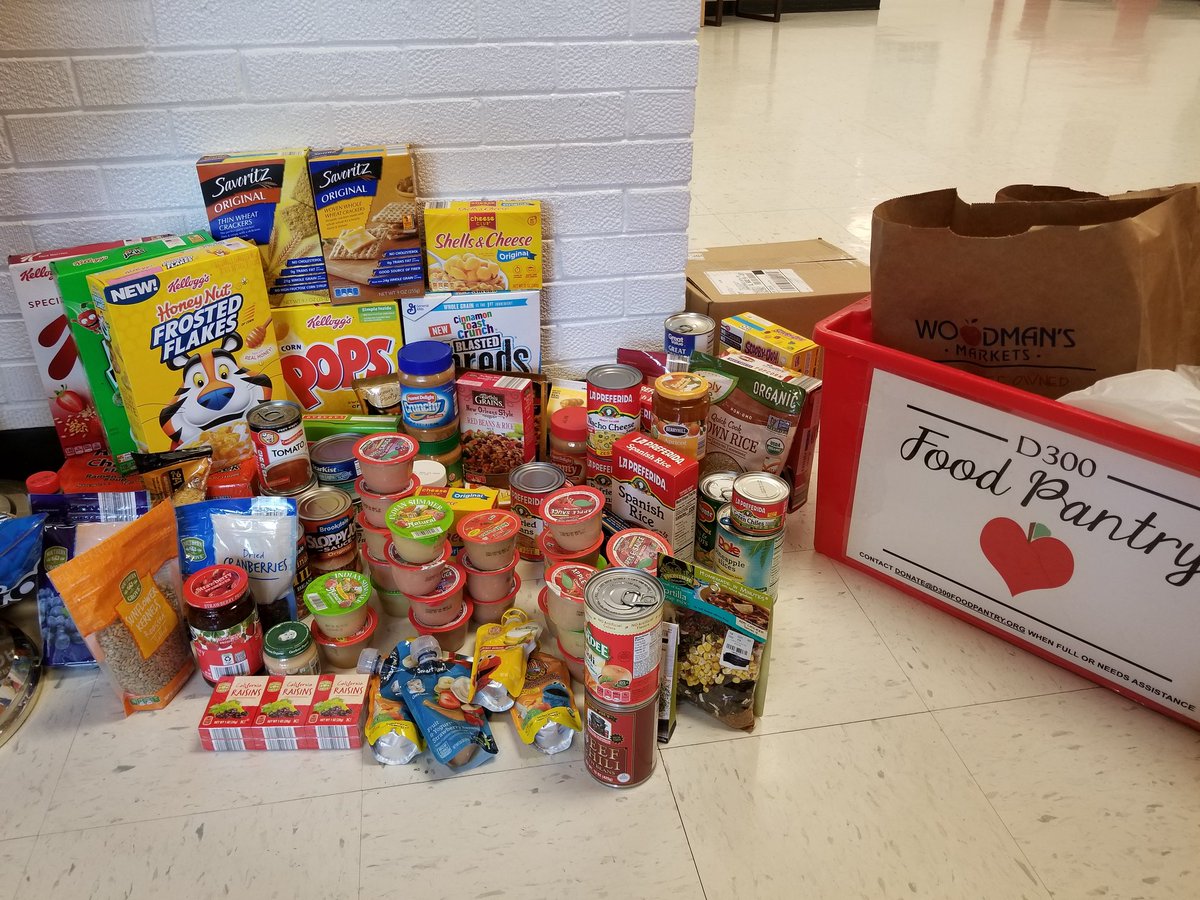 Kbujak1's tweet photo. Parkview's Girls on the Run food drive was a huge success! #PantherEdChat #girlpower #d300foodpantry #gotrnwil #5Kfun https://t.co/VP5N124cKU