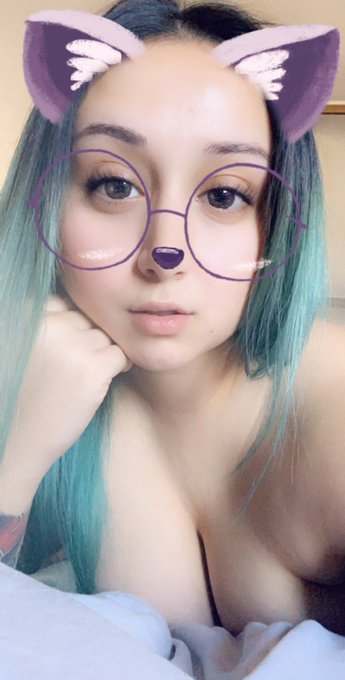 Stuck in bed this morning https://t.co/Lqje4LKIcc<a href="/tag/newyearseve"class="tags"><span>#newyearseve</span></a>