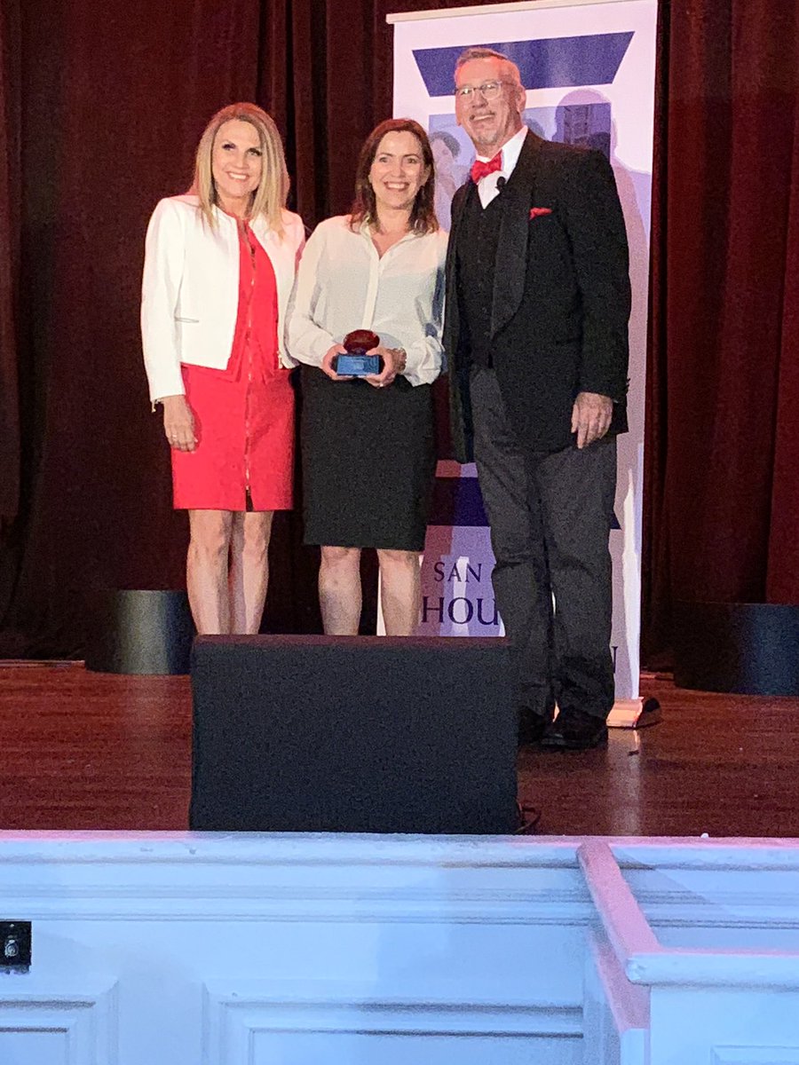 ElaineCamuso's tweet photo. Sincere thanks to the San Diego Housing Federation for honoring Wakeland COO Rebecca Louie with the #RubyAwards2019 Innovations Award for her tireless work to improve San Diegans’ lives with high-quality affordable housing and supportive services. @SDHFtweets @rrlouie https://t.co/CK5xNvekTu