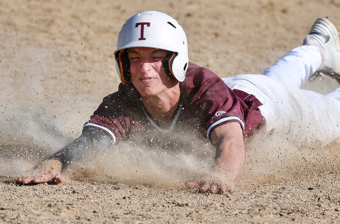 RojoPix's tweet photo. After #Tremont had a commanding lead of 9-0 in early innings, #DeeMack roars back, but Tremont pulls it out for a 12-11 win in Class 2A Tremont Baseball Regional.https://t.co/1XwtnDoFGf #pjspreps https://t.co/kX1DFVH04e