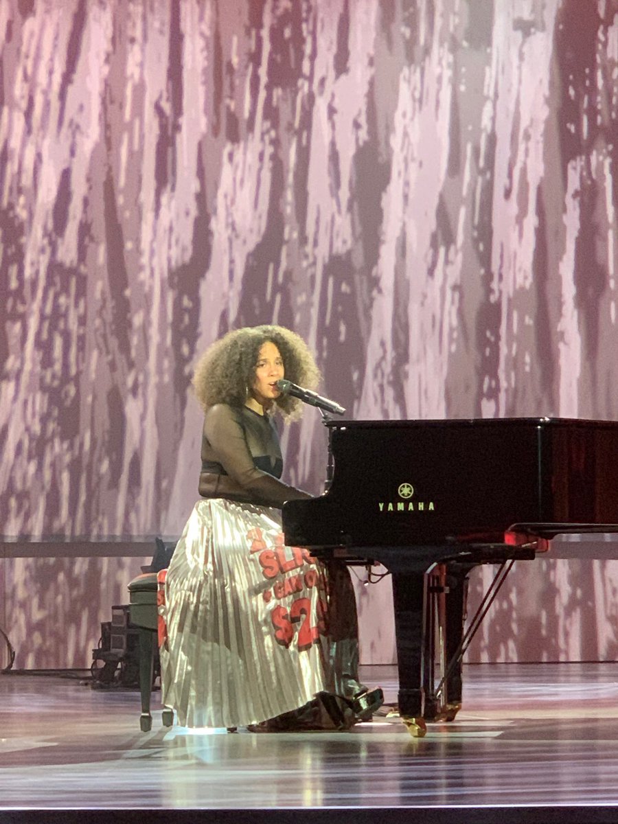 RoJoHoCuatro's tweet image. Thank you ⁦@aliciakeys⁩ for the surprise performance! #BestofIBM