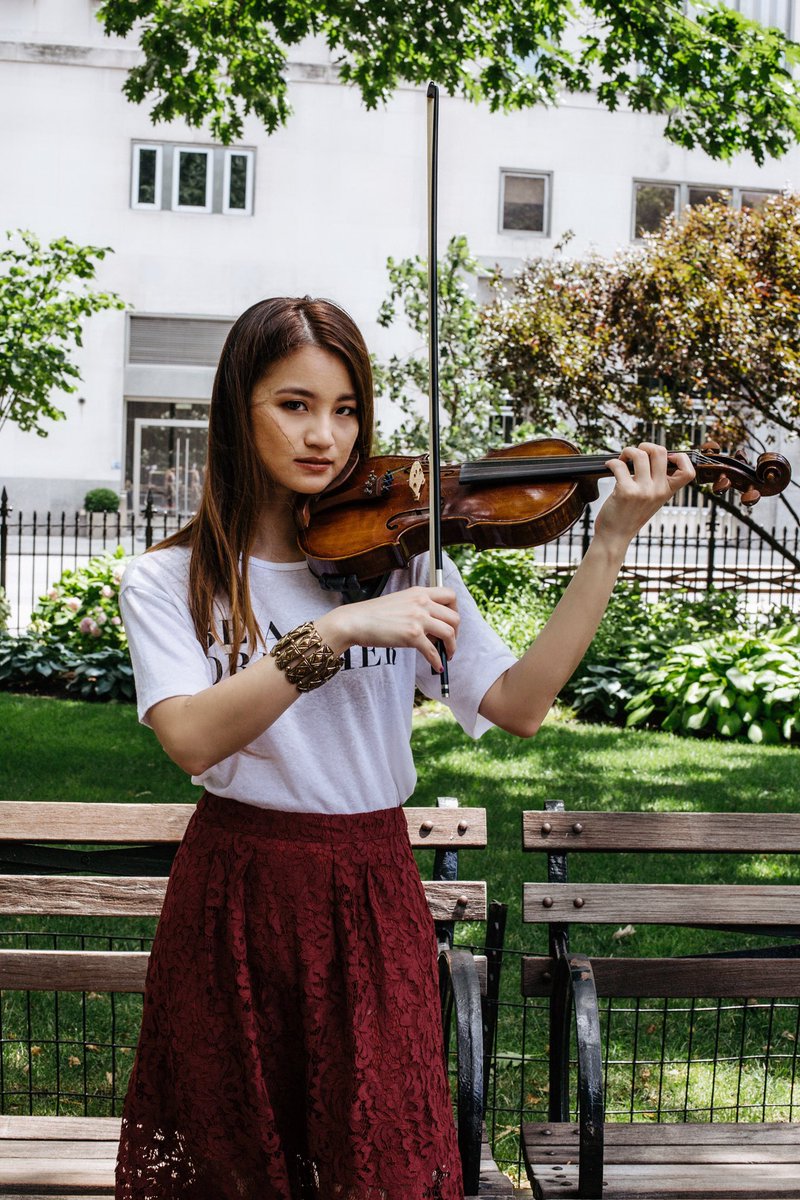 Me and my violin 🎻 .
.
.
.
.
#violin #violinist #music #musician #musicians #newyorkmusic #newyorkmusicians #nycmusic #newyorkcity #artist #streetmusic #photo #photoshoot #photooftheday #photography #streetphoto #igmusic #ignewyork #throwback #latergram #ig_music #musicgram