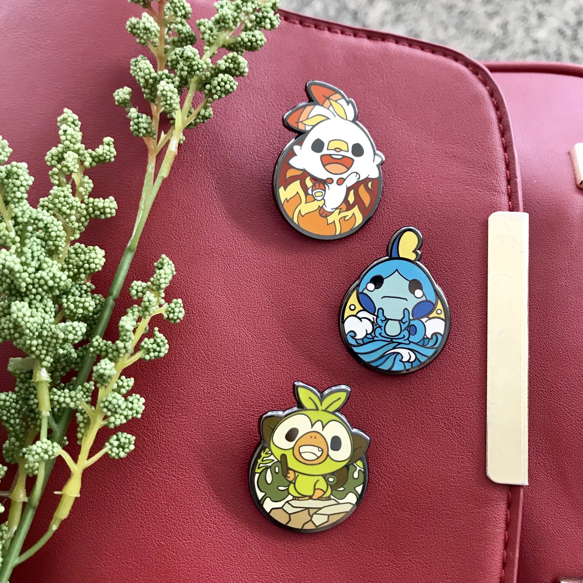 DrawVeryLittle's tweet image. Been working on designing hard enamel pins for the Pokémon Gen 8 starters!

If you’d like to take one home, they’re available @ bobblejot.storenvy.com

Thanks for your support!! 💕

#pokemon #gen8 #grookey #sobble #scorbunny #hardenamelpins #pindesign #pins #illustration #art