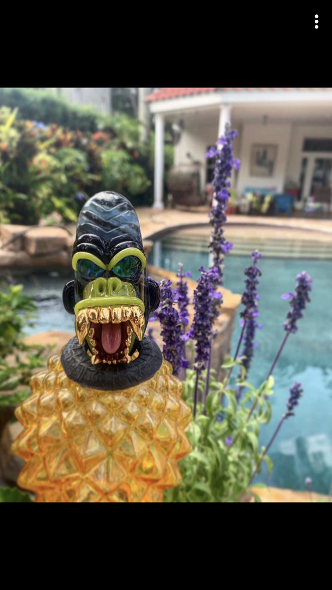 haleesu's tweet photo. This is for sale lmk #glass #glassmonkey https://t.co/o21Hb3yRxi